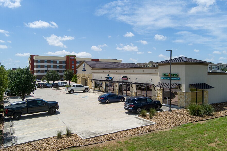 More Photos Of 2163 Stephens Pl, New Braunfels Storefront Retail Office For Lease