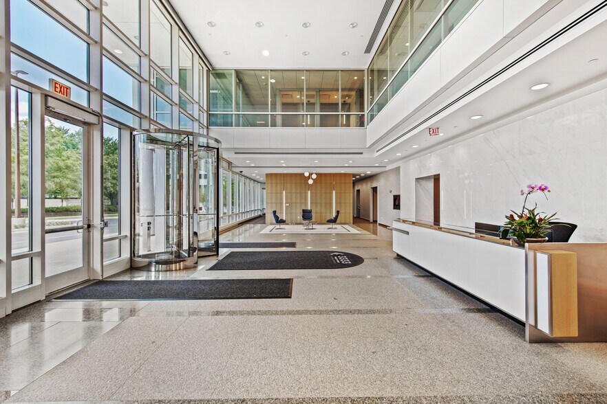 More Photos Of 3333 Finley Rd, Downers Grove Office For Lease