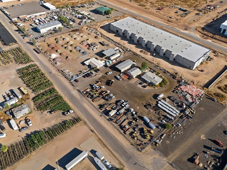 More Photos Of 1739 W Parkview Ln, Phoenix Contractor Storage Yard For Lease