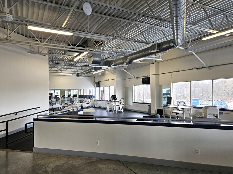 More Photos Of 1065 Andrew Dr, West Chester Flex For Lease