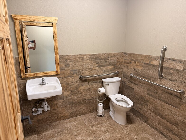 More Photos Of 1415 Selix Grv, Colorado Springs Warehouse For Sale