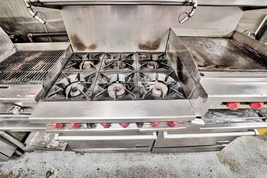 More Photos Of 835-841 NE 3rd Ave, Fort Lauderdale Bar For Sale