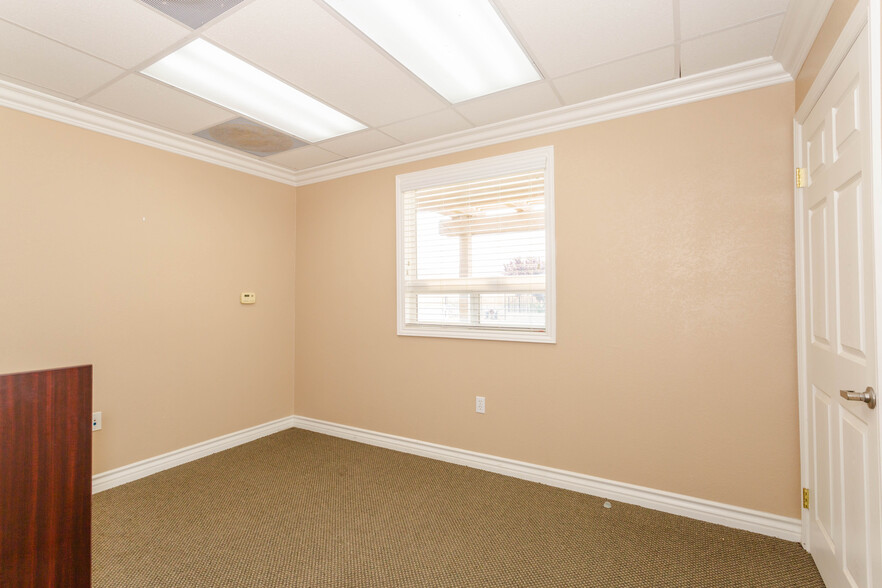 More Photos Of 28101 W Avenue C6, Lancaster Office Residential For Sale
