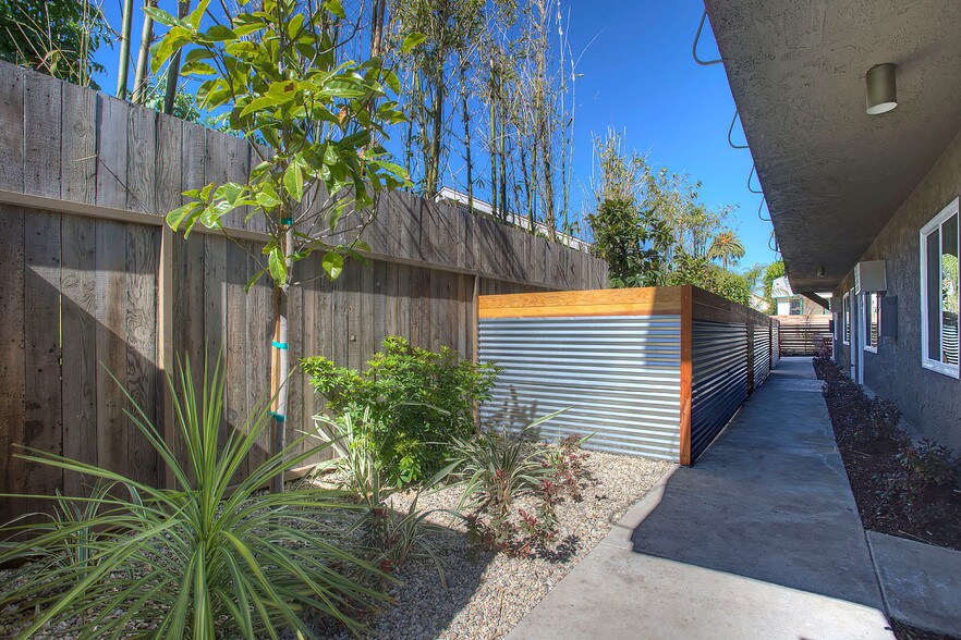 More Photos Of 634 Westminster Ave, Venice Apartments For Sale