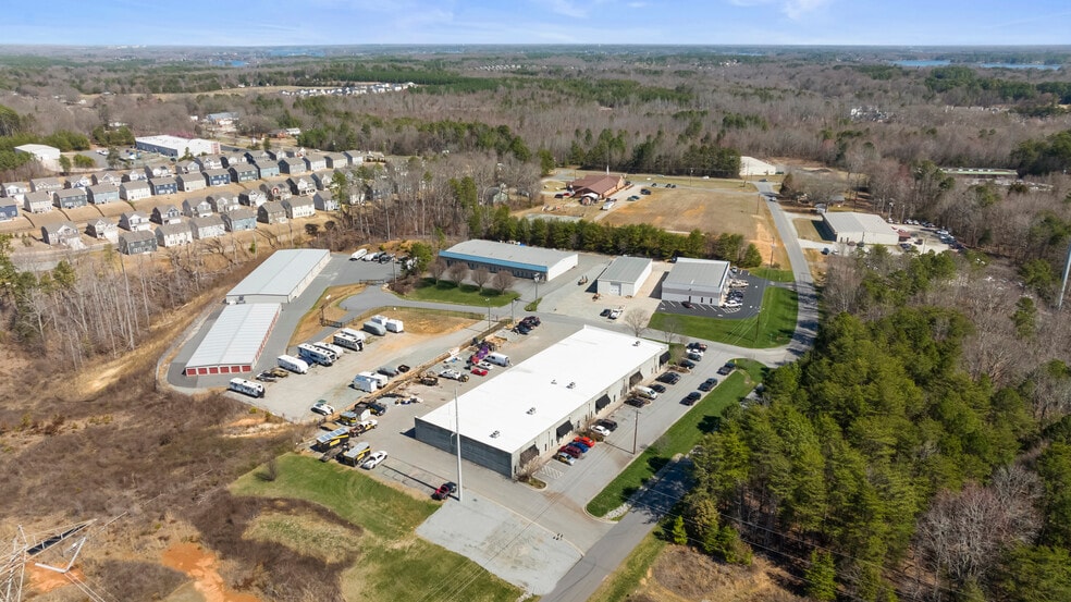 More Photos Of 7471-7473 Hagers Hollow Dr, Denver Warehouse For Lease