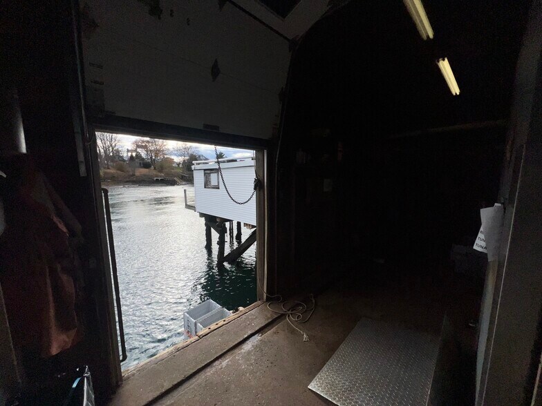 More Photos Of 9 Water St, Kittery General Retail For Lease