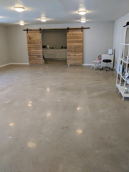 More Photos Of 2800 Hemphill St, Fort Worth Office For Sale