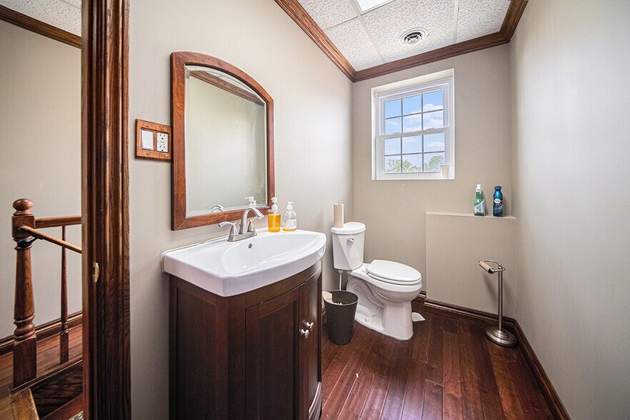 More Photos Of 35540 W Michigan Ave, Wayne Office For Sale