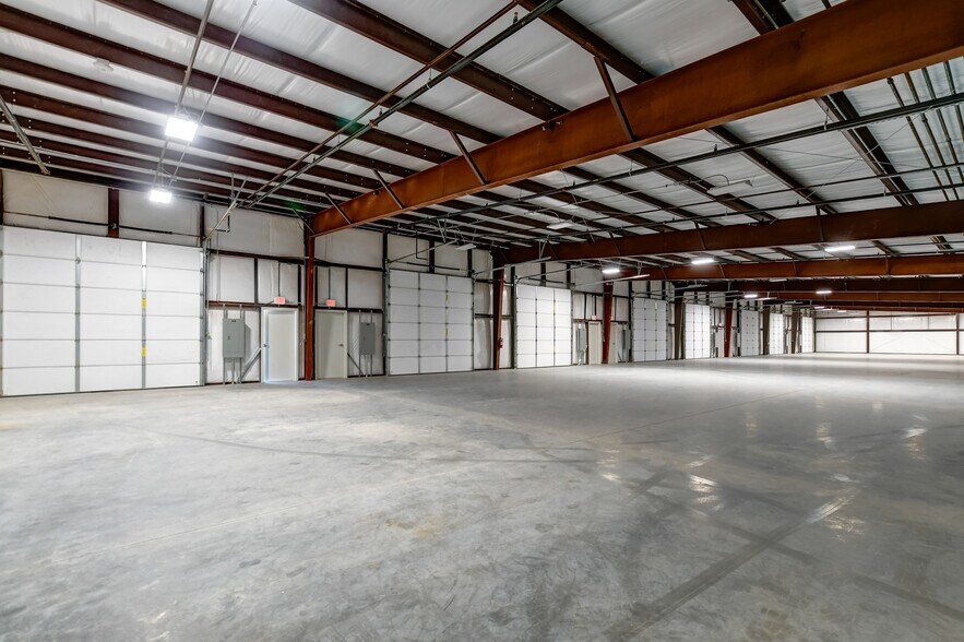 More Photos Of 6596 Inter Cal Way, Prescott Distribution For Lease