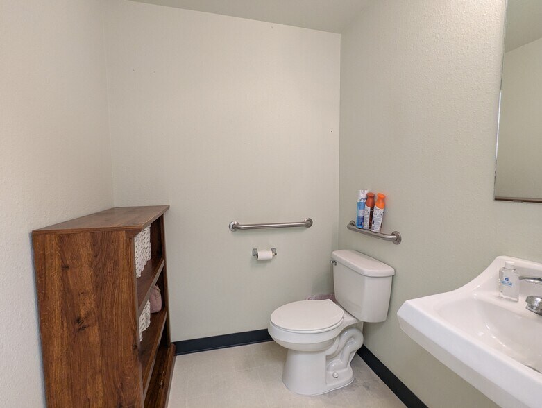 More Photos Of 2348 Highway 69 N, Nederland Office For Sale