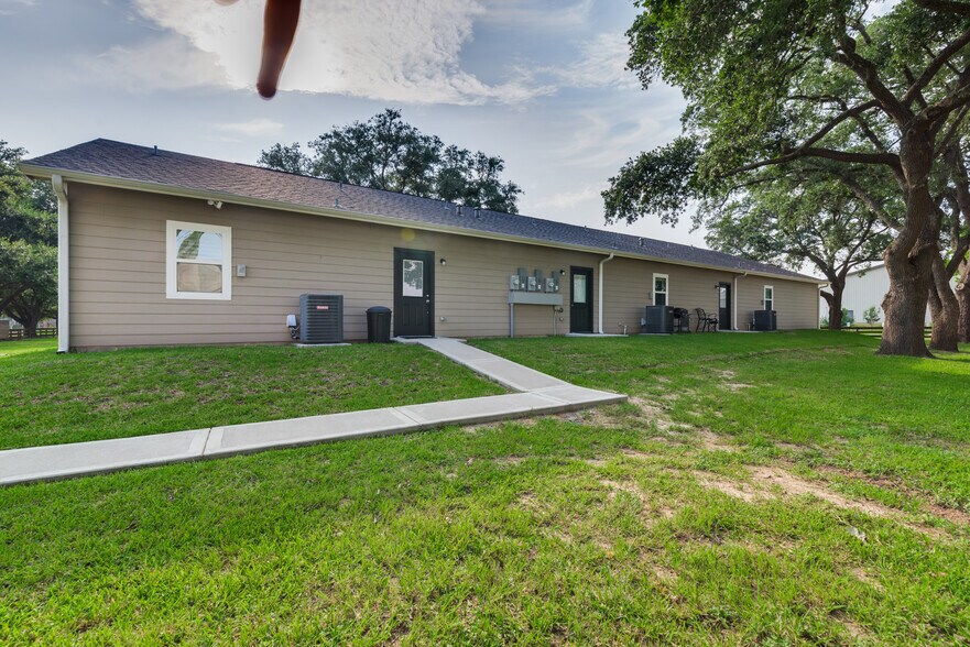 More Photos Of 16610 Mueschke Rd, Cypress Office Residential For Lease