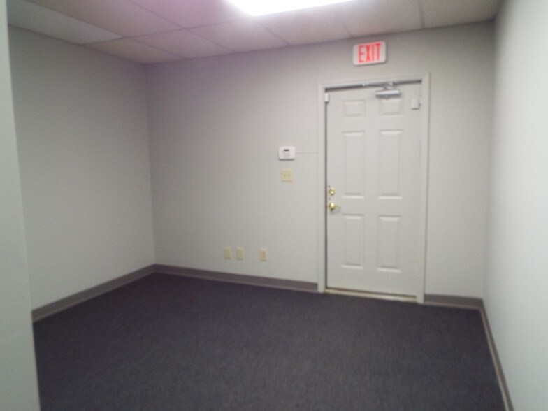 More Photos Of 1298 Rockbridge Rd, Stone Mountain Office For Sale