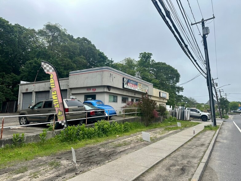 More Photos Of 87 Ronkonkoma Ave, Ronkonkoma Warehouse For Sale