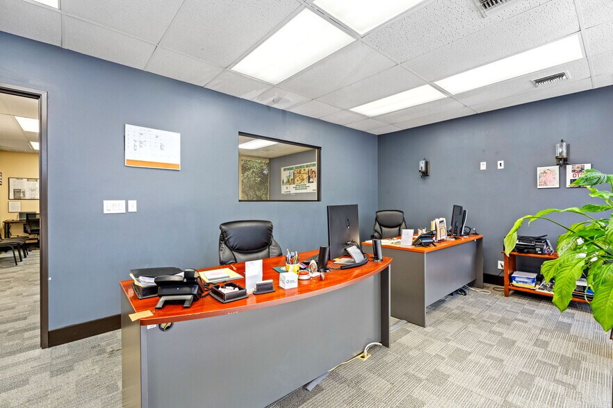 More Photos Of 5545 Fredericksburg Rd, San Antonio Office For Sale