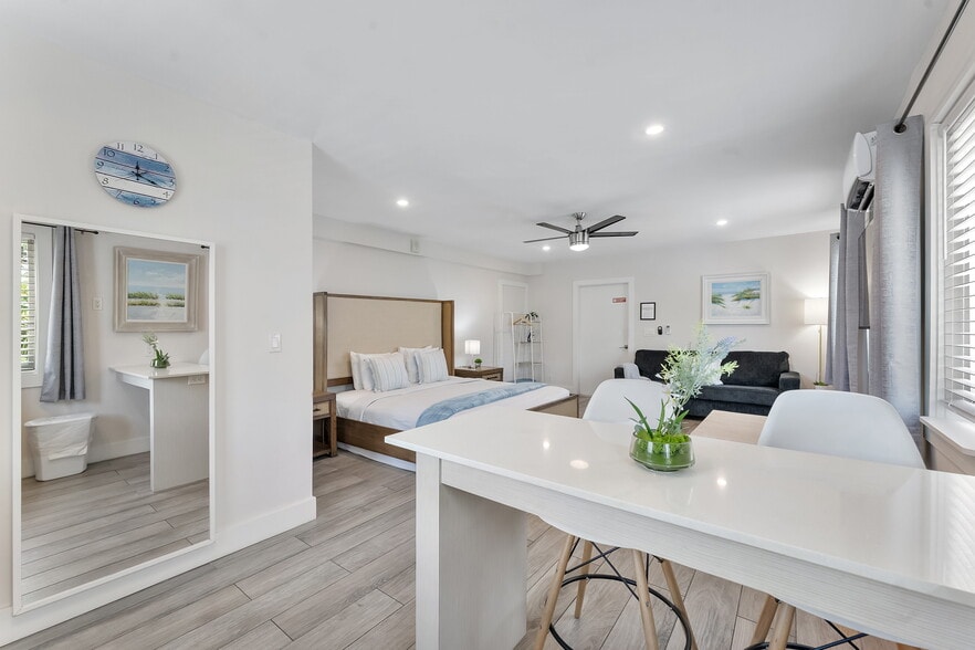 More Photos Of 3020-3024 Seville St, Fort Lauderdale Hotel For Sale