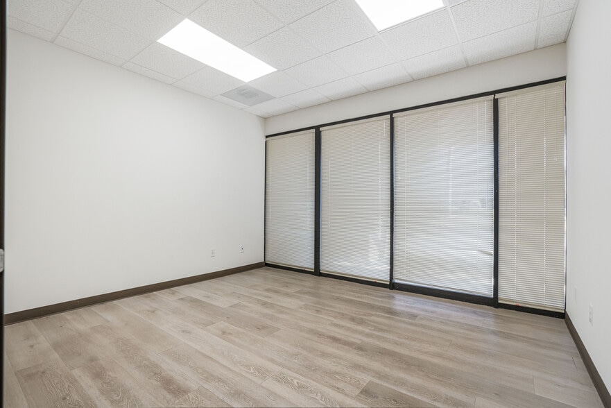 More Photos Of 1891 Goodyear Ave, Ventura Manufacturing For Lease