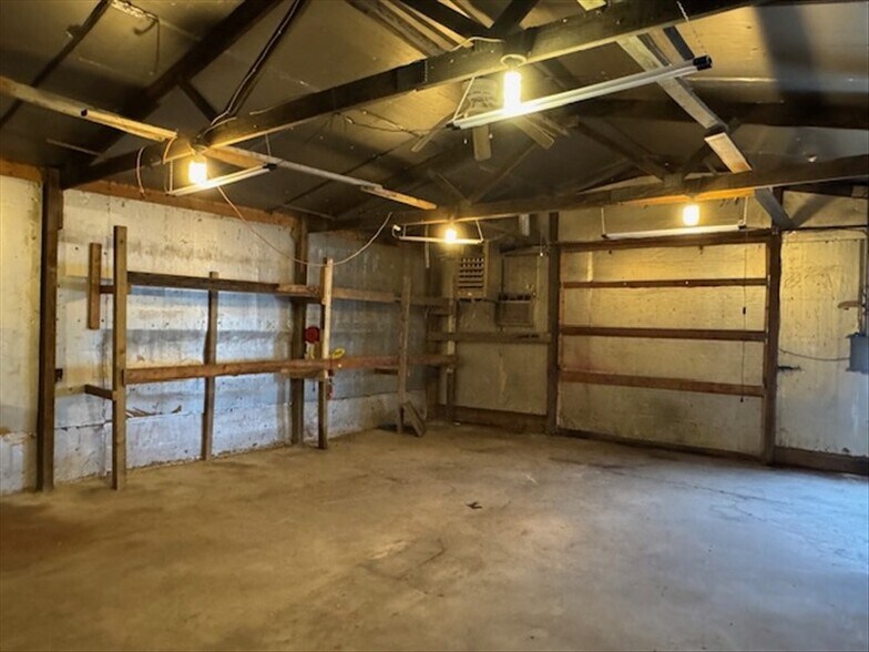 More Photos Of 315 E Maple St, Shelbina Industrial For Sale