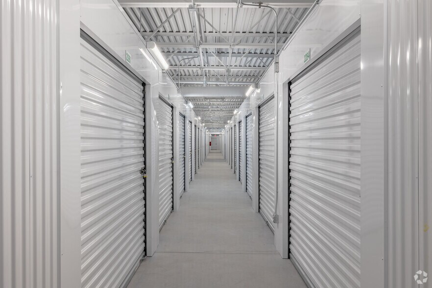 More Photos Of 28900 Schoolcraft Rd, Livonia Self Storage For Sale