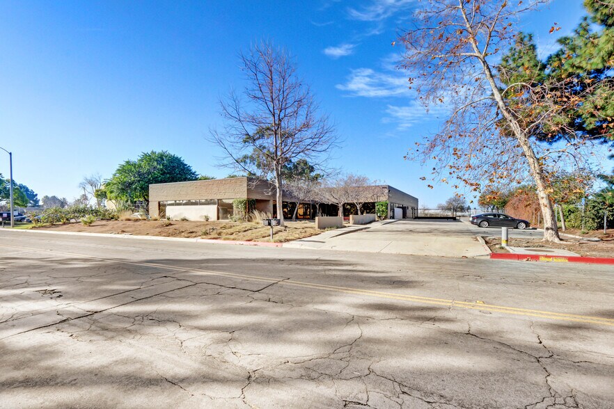 More Photos Of 2075 Knoll Dr, Ventura Manufacturing For Lease