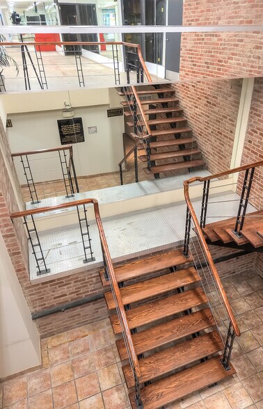 More Photos Of 7345 Boul Saint-Laurent, Montréal Storefront Retail Residential For Sale
