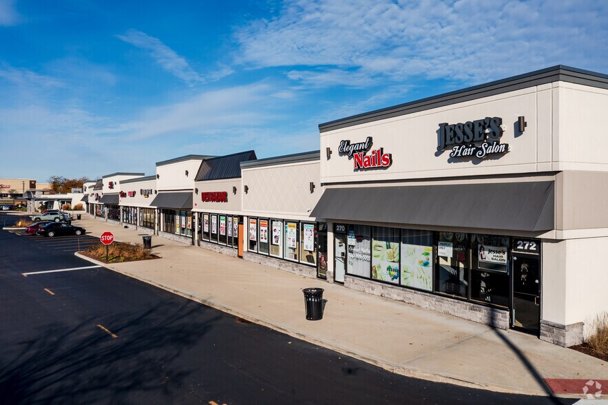 More Photos Of 240-292 Town Center Ln, Glendale Heights Unknown For Lease