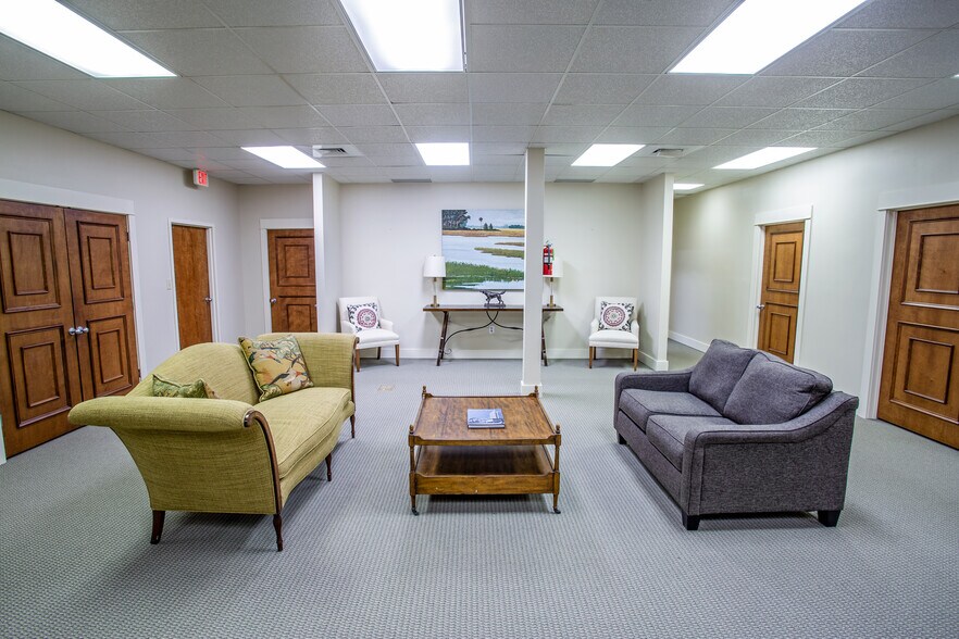 More Photos Of 1111 Hillcrest Rd, Mobile Office For Lease