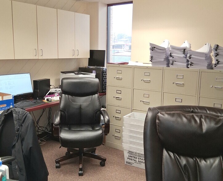 More Photos Of 7655 Five Mile Rd, Cincinnati Medical For Sale