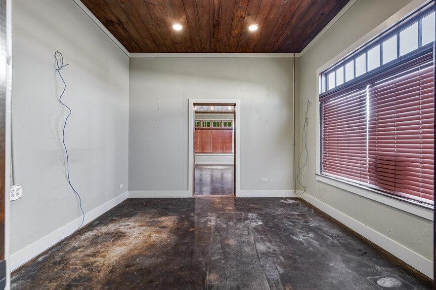 More Photos Of 1000 Louisville Ave, Monroe Office For Sale