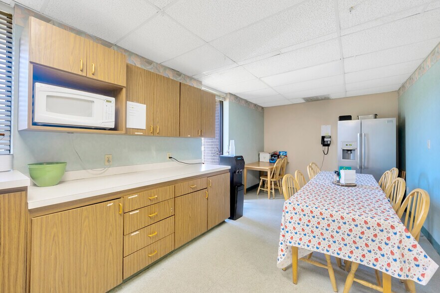 More Photos Of 13644 Walsingham Rd, Largo Medical For Lease