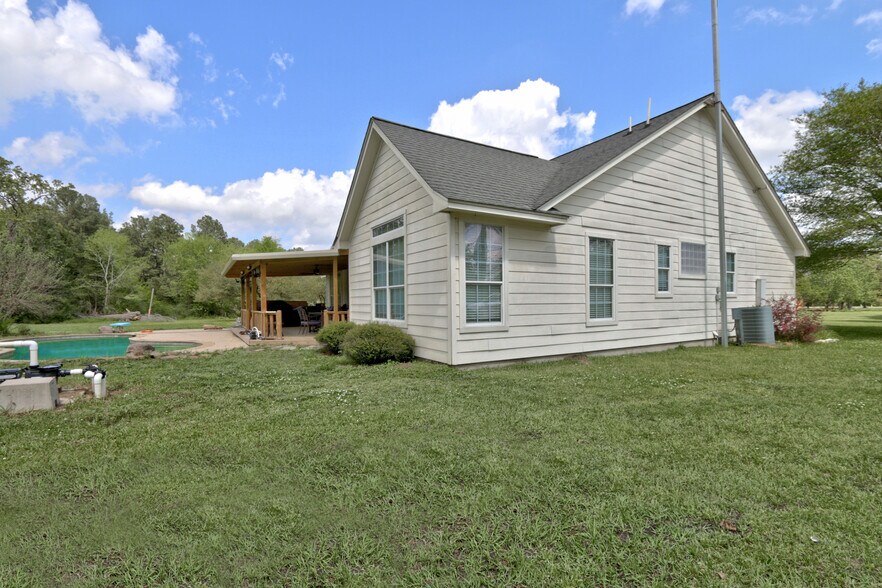 More Photos Of 18135 N Highway 75, Willis Specialty For Sale