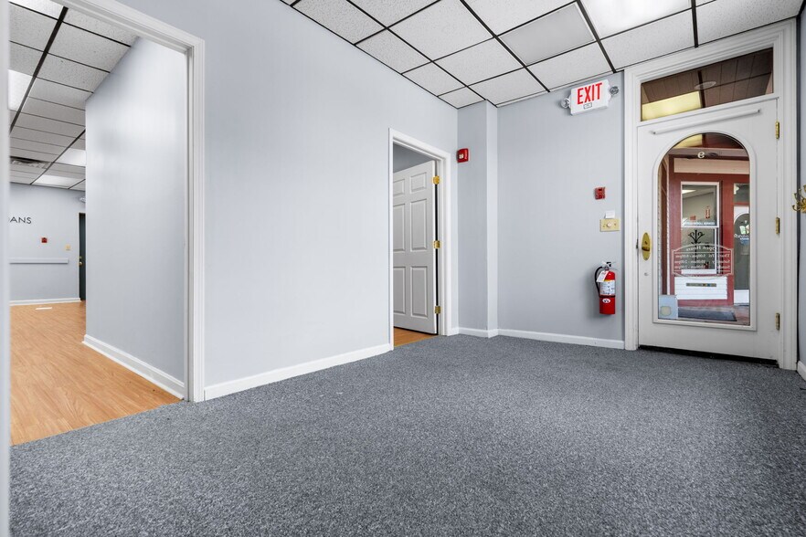 More Photos Of 164 Westford Rd, Tyngsborough Office For Sale