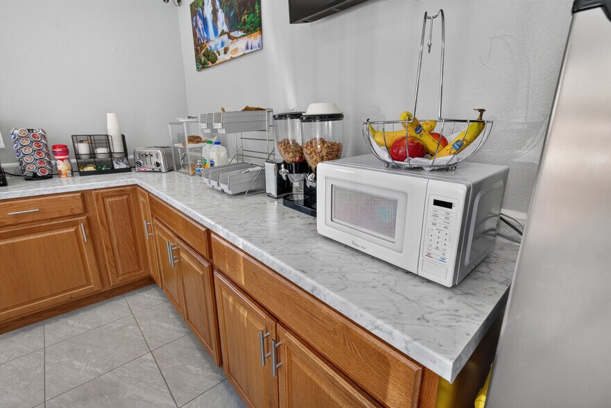 More Photos Of 2111 Whitley Ave, Corcoran Hotel For Sale