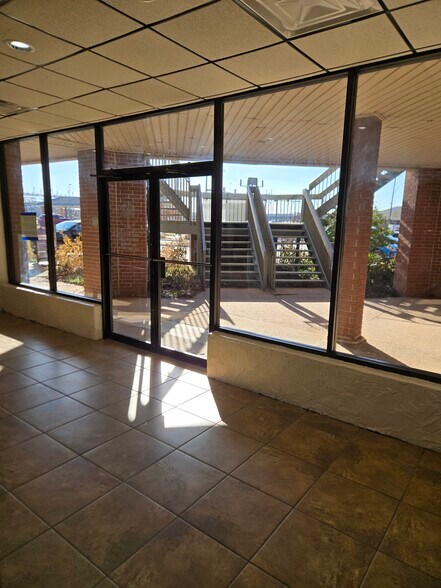 More Photos Of 2728 Williams Ave, Woodward General Retail For Lease