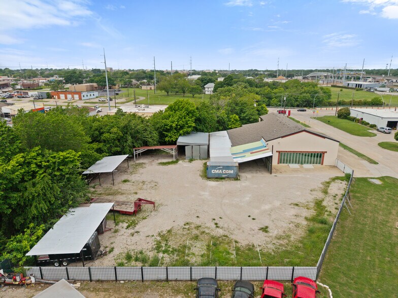 More Photos Of 310 Gautney St, Garland Flex For Sale