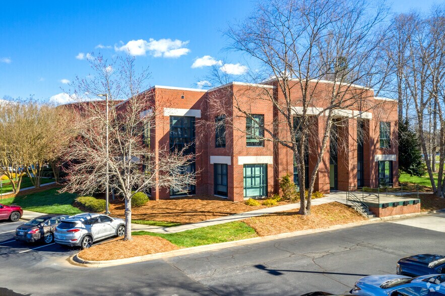 More Photos Of 13620 Reese Blvd E, Huntersville Medical For Lease