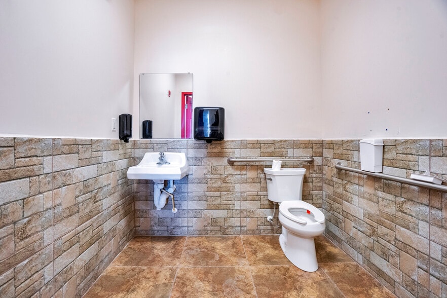 More Photos Of 500 Friday Rd, Cocoa Sports And Entertainment For Sale