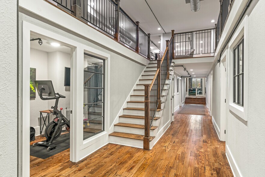More Photos Of 124 S Gay St, Knoxville Apartments For Lease