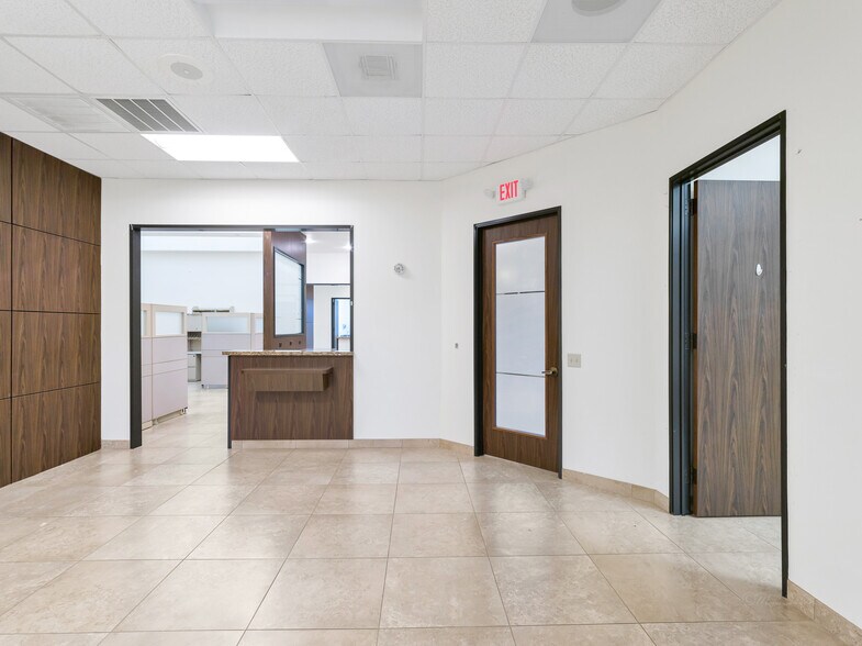 More Photos Of 714 S Peek Rd, Katy Medical For Lease