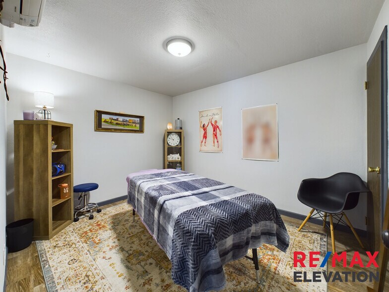 More Photos Of 915 W Fetterman St, Buffalo Office For Sale