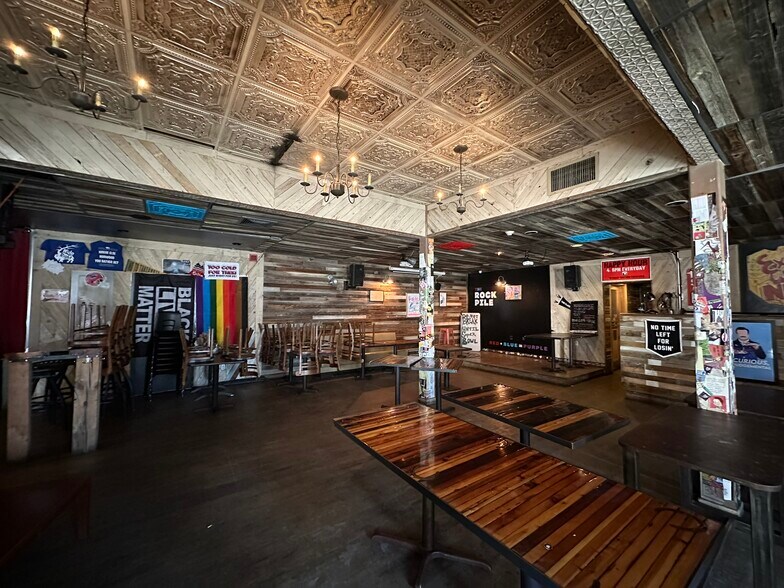 More Photos Of 2100 Curtis St, Denver Restaurant For Sale