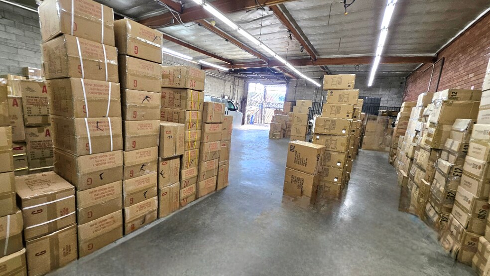 More Photos Of 950 E Pico Blvd, Los Angeles Warehouse For Lease