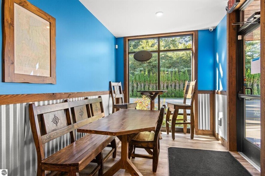 More Photos Of 11921 SE Torch Lake Dr, Alden Restaurant For Sale