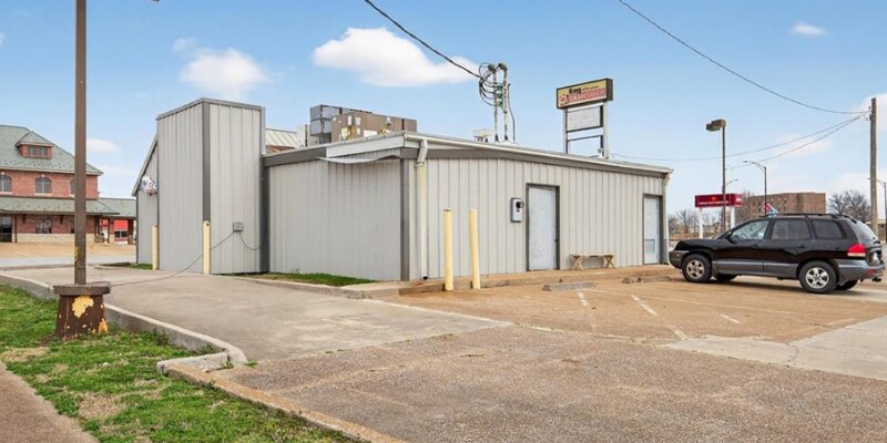 More Photos Of 2120 Main St, Parsons Fast Food For Sale