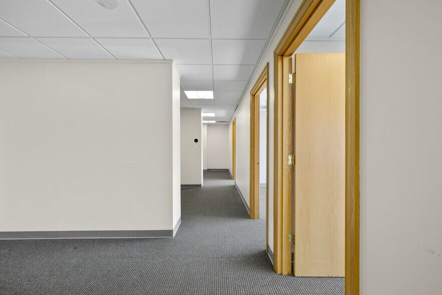 More Photos Of 264 N Broadway, Salem Freestanding For Sale