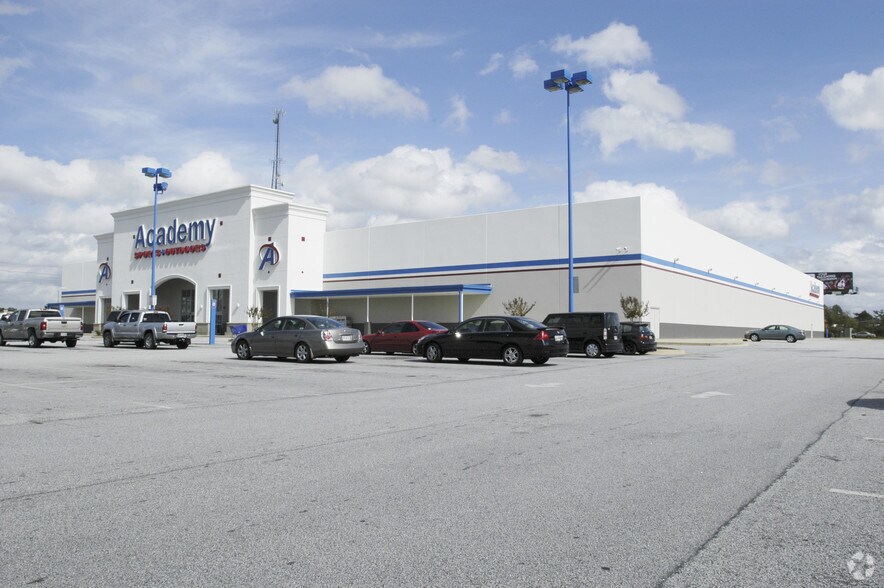 More Photos Of 1689 Eisenhower Pky, Macon-Bibb General Retail For Sale
