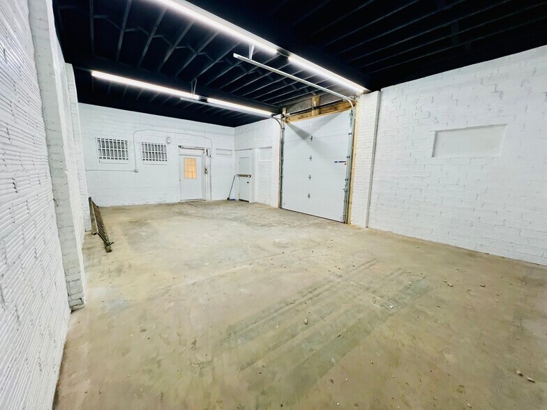 More Photos Of 1938 Airport Hwy, Toledo Freestanding For Sale