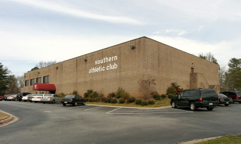 More Photos Of 754 Beaver Ruin Rd NW, Lilburn Freestanding For Lease