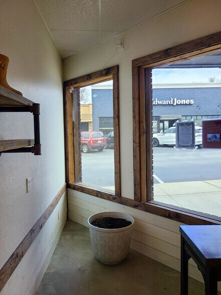 More Photos Of 109 Main St SE, Gravette Office For Lease