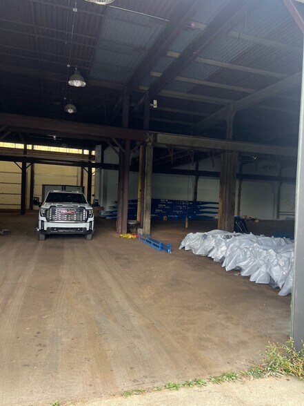More Photos Of 812 N Beck St, Sebewaing Warehouse For Sale
