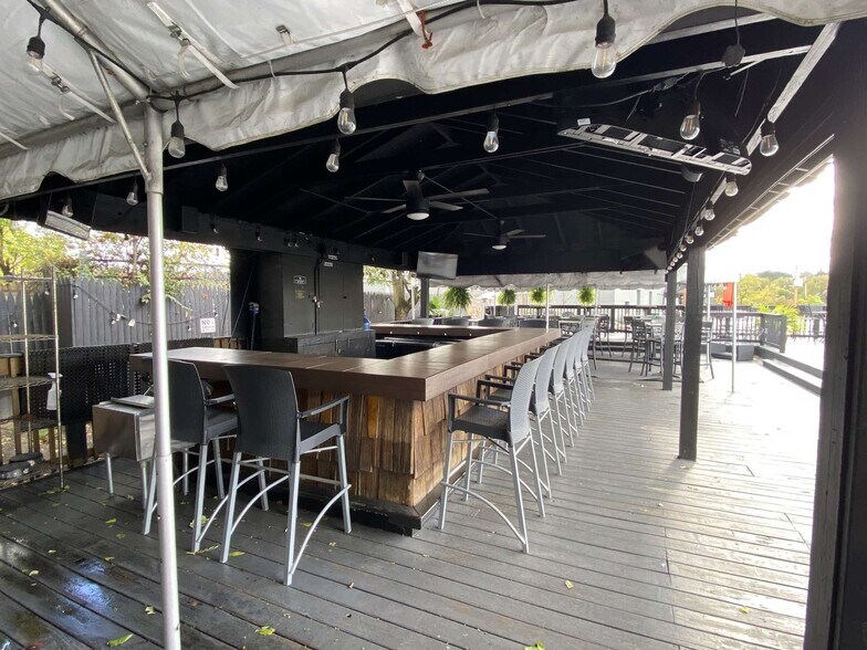 More Photos Of 1020 Washington Pike, Bridgeville Bar For Lease